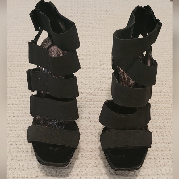 Jessica Simpson black heels - Picture 2 of 4